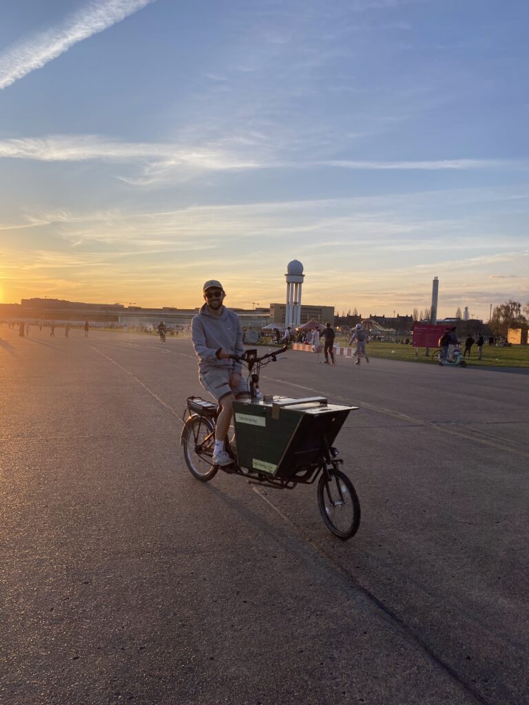KurbelKurti unterwegs mit dem Werkstatt-Lastenrad in Berlin